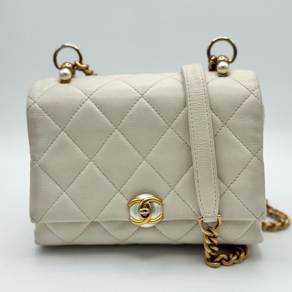Chanel 2019 Quilted Calfskin Pearl CC Accordion Flap crossbody bag